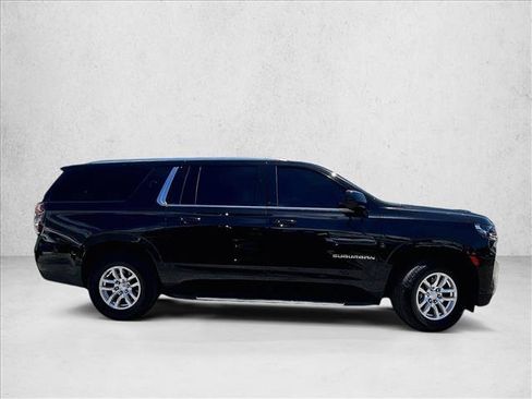 Used 2022 Chevrolet Suburban LT RWD image 5