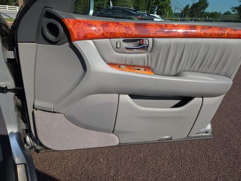 Used 2005 Lexus LS 430 RWD image 17