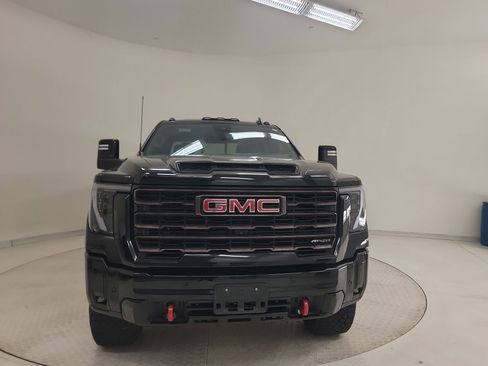 Used 2026 GMC Sierra 2500 AT4X image 4