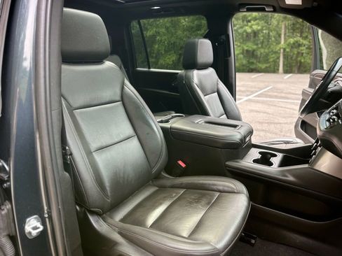 Used 2021 Chevrolet Suburban LT image 19