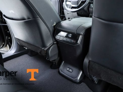 Used 2020 Toyota Highlander XLE AWD/4WD image 39