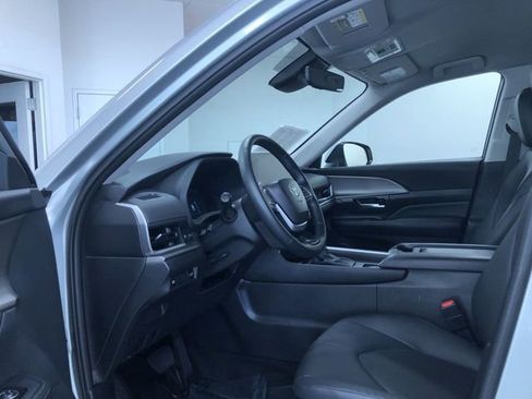 Certified 2025 Toyota Grand Highlander AWD image 10