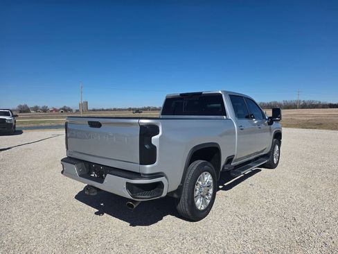 Used 2022 Chevrolet Silverado 2500 High Country image 3