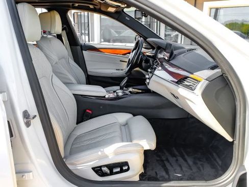 Used 2019 BMW 540i w/ Executive Package image 42