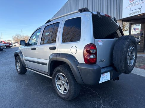 Used 2006 Jeep Liberty Renegade image 3
