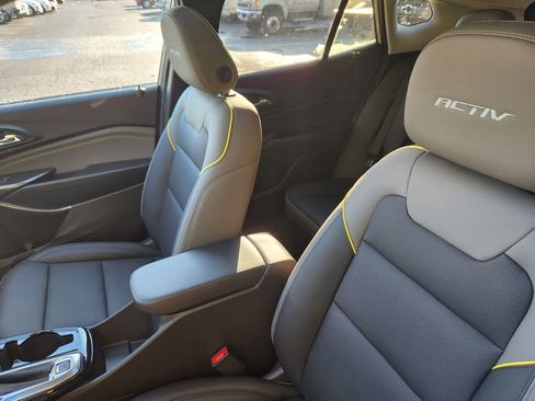 New 2026 Chevrolet Trax ACTIV w/ Sunroof Package FWD image 11