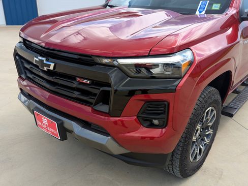 Used 2025 Chevrolet Colorado Z71 AWD/4WD image 8