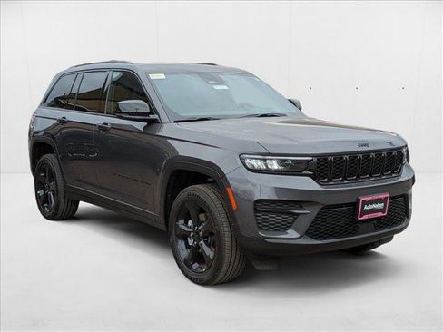 New 2025 Jeep Grand Cherokee Altitude image 7