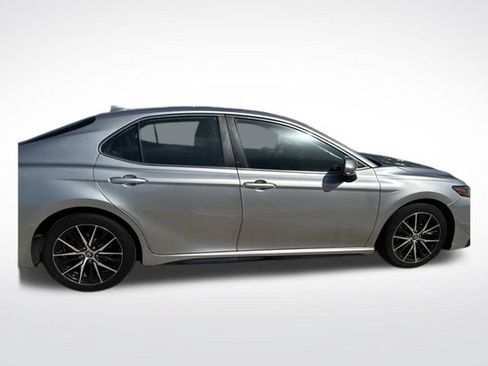 Used 2022 Toyota Camry SE FWD image 7