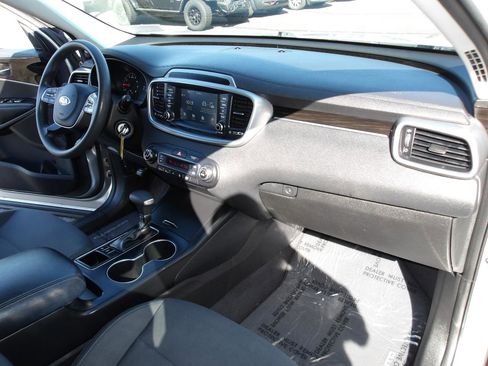 Used 2019 Kia Sorento AWD V6 image 14
