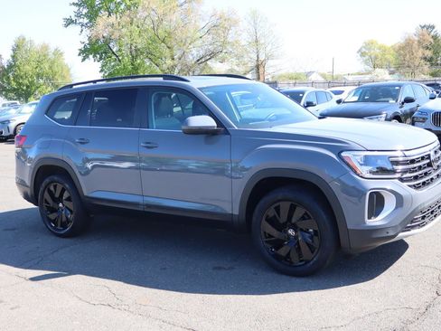 Used 2025 Volkswagen Atlas SE w/ Panoramic Sunroof Package AWD/4WD image 3