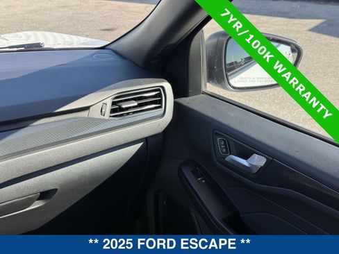 Certified 2025 Ford Escape ST-Line w/ Tech Pack #1 image 17