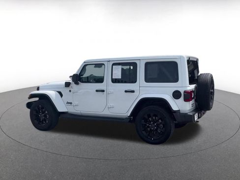 Used 2025 Jeep Wrangler Unlimited Sahara AWD/4WD image 10