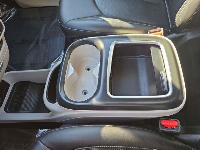 Used 2024 Chrysler Pacifica Touring-L FWD image 22