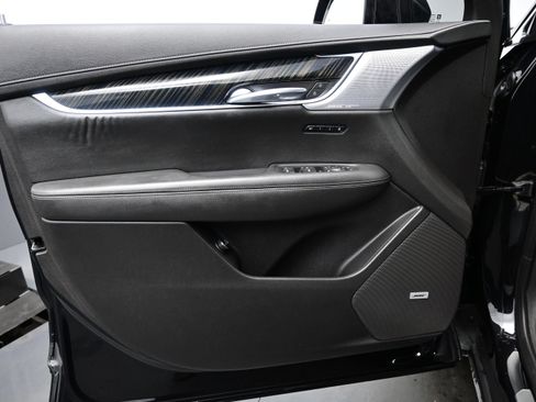 Used 2023 Cadillac XT6 Premium Luxury FWD image 9