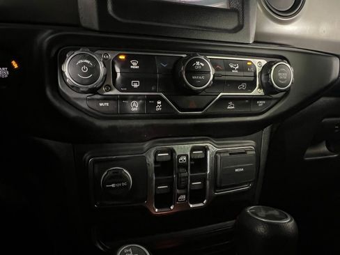 Used 2022 Jeep Wrangler Unlimited Sport image 21