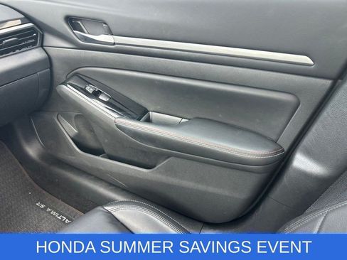 Used 2024 Nissan Altima 2.5 SR w/ SR Premium Package FWD image 17