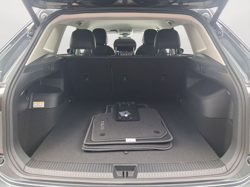 New 2025 Volkswagen Tiguan SE FWD image 29
