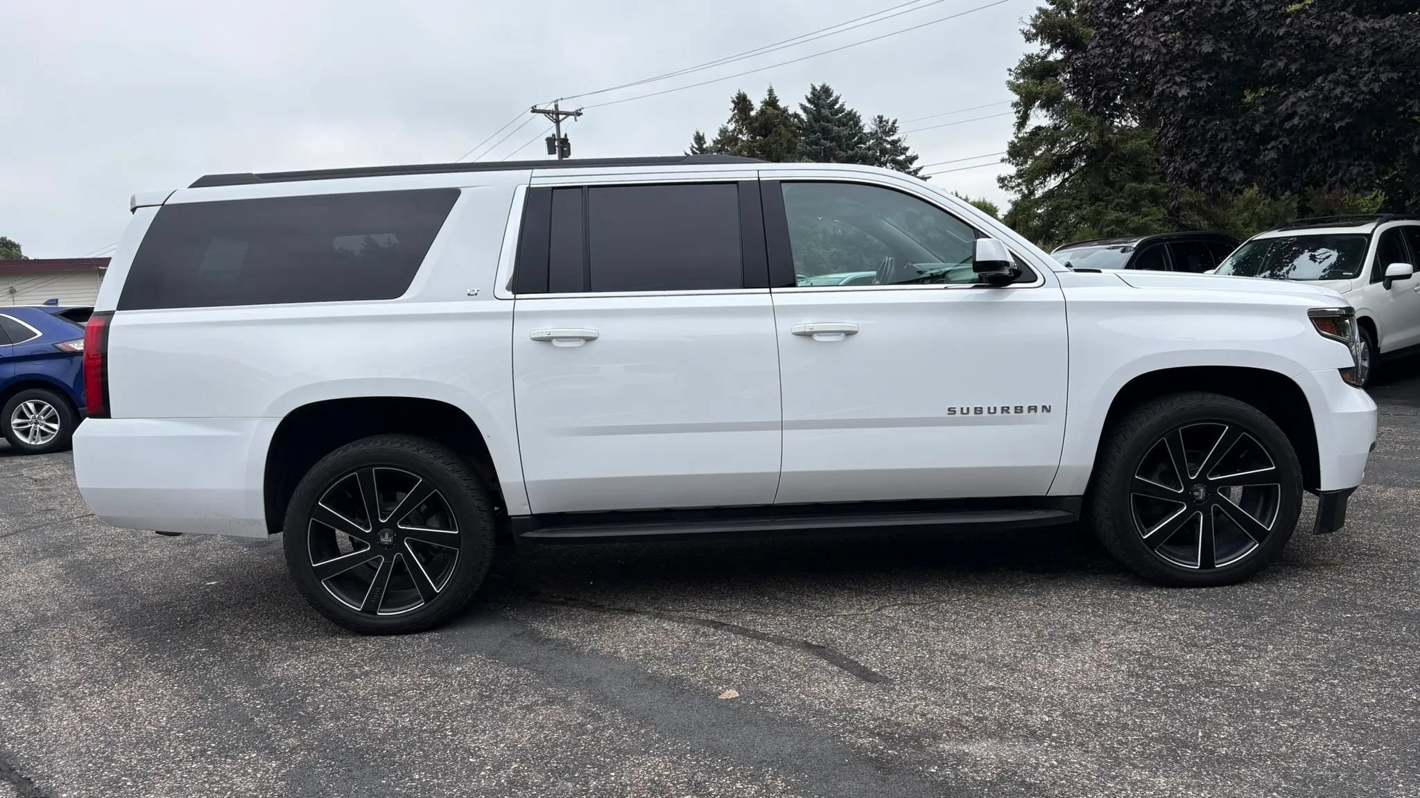 Used 2020 Chevrolet Suburban LT AWD/4WD image 10