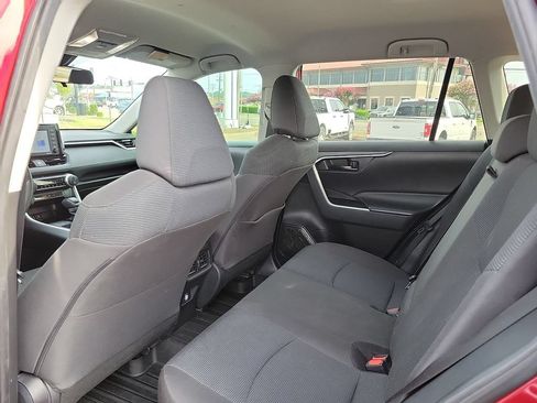 Used 2022 Toyota RAV4 LE FWD image 10