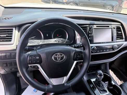 Used 2016 Toyota Highlander LE FWD image 11