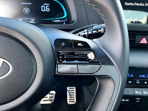 Certified 2025 Hyundai Elantra Sport image 40