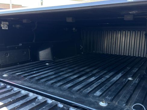 Used 2017 Toyota Tacoma TRD Off-Road image 10