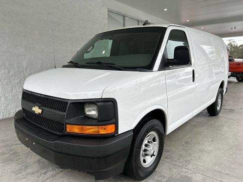 Used 2017 Chevrolet Express 3500 image 1