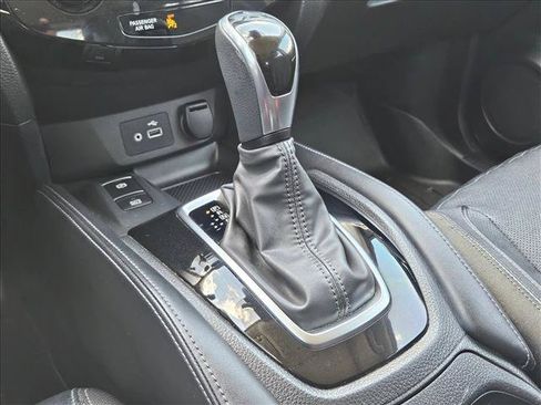 Used 2019 Nissan Rogue Sport SL w/ Premium Package FWD image 12