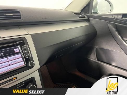 Used 2010 Volkswagen Passat Komfort FWD image 22