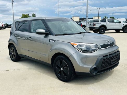 Used 2016 Kia Soul FWD image 2