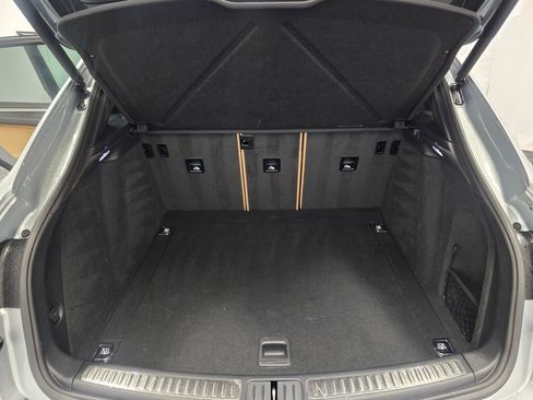 Certified 2025 Porsche Macan image 12