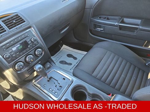 Used 2014 Dodge Challenger SXT image 24