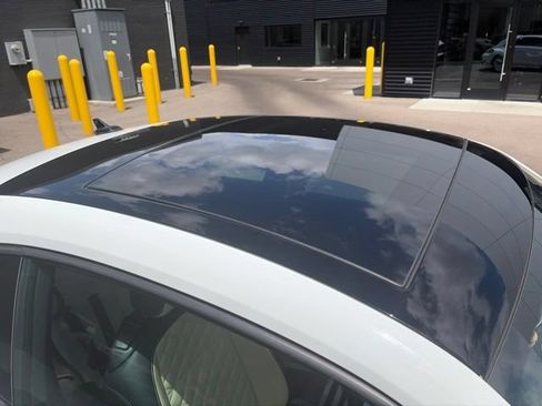 Used 2019 Volkswagen Beetle 2.0T FWD image 4