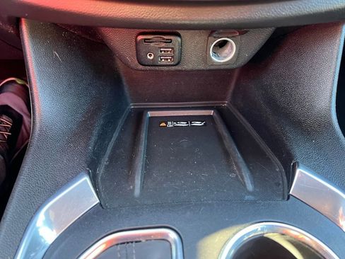 Used 2023 Chevrolet Traverse Premier image 35