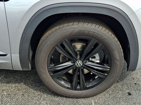 Certified 2023 Volkswagen Atlas SEL R-Line AWD/4WD image 8