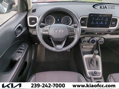 Used 2022 Hyundai Venue Limited image 15