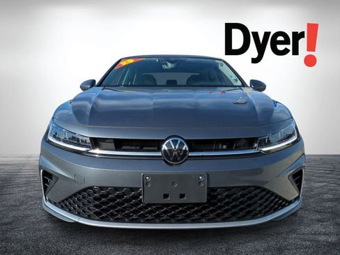Used 2025 Volkswagen Jetta SE FWD image 6