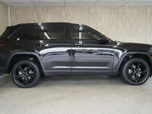 Used 2022 Jeep Grand Cherokee Altitude image 6