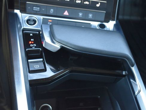 Used 2021 Audi e-tron Premium w/ Convenience Plus Package image 10