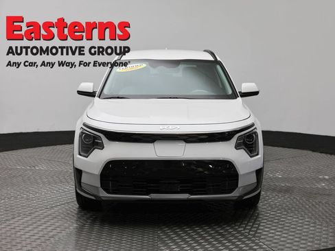 Used 2023 Kia Niro Wind FWD image 2