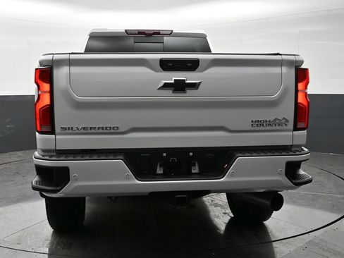 Used 2025 Chevrolet Silverado 2500 High Country w/ High Country Premium Package AWD/4WD image 4