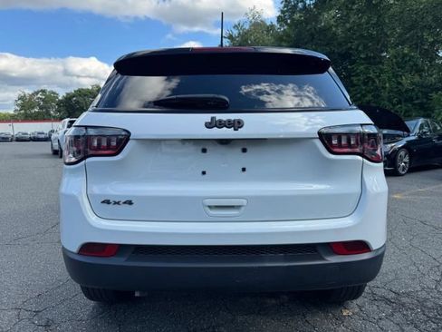 Used 2024 Jeep Compass Latitude w/ Convenience Group AWD/4WD image 4