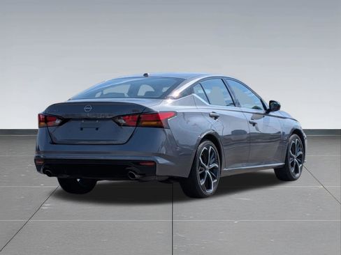 Used 2025 Nissan Altima 2.5 SR FWD image 5