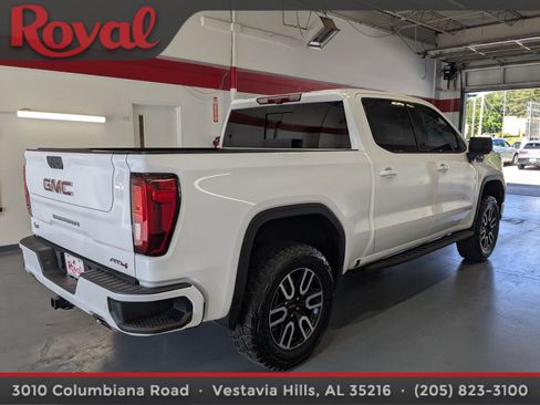 Used 2024 GMC Sierra 1500 AT4 w/ Technology Package AWD/4WD image 4