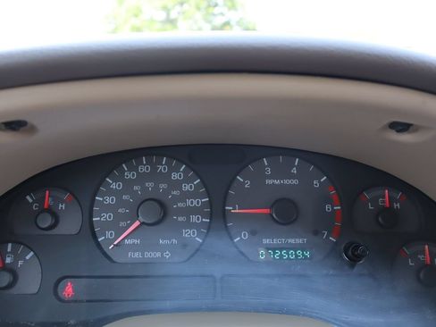 Used 1999 Ford Mustang Convertible RWD image 23
