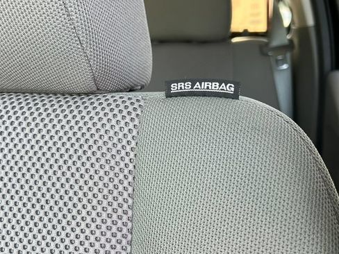 Used 2020 Nissan Frontier SV w/ Midnight Edition Floor Mats AWD/4WD image 14