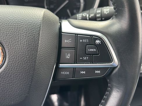 Used 2021 Toyota Highlander XLE image 30