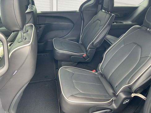 New 2026 Chrysler Pacifica Limited w/ S Appearance Package image 10