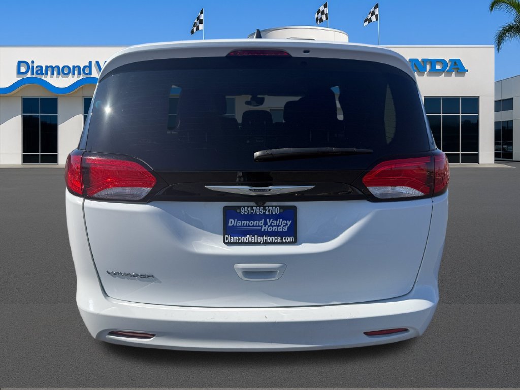Used 2024 Chrysler Voyager LX FWD image 5